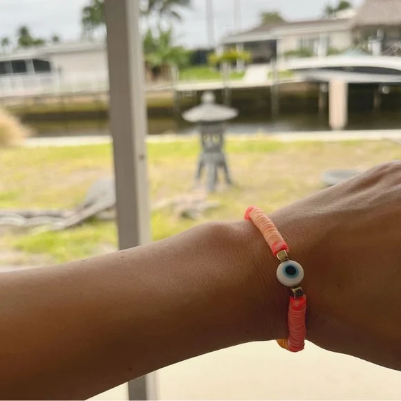 NEW Handmade Heishi Bracelet perfect for summer :) measures at 7” - Picture 2 of 2